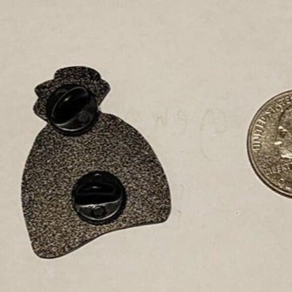 Golden Splash: Magikarp in a Mystic Goldfish Bag Enamel Pin - Picture 5 of 5